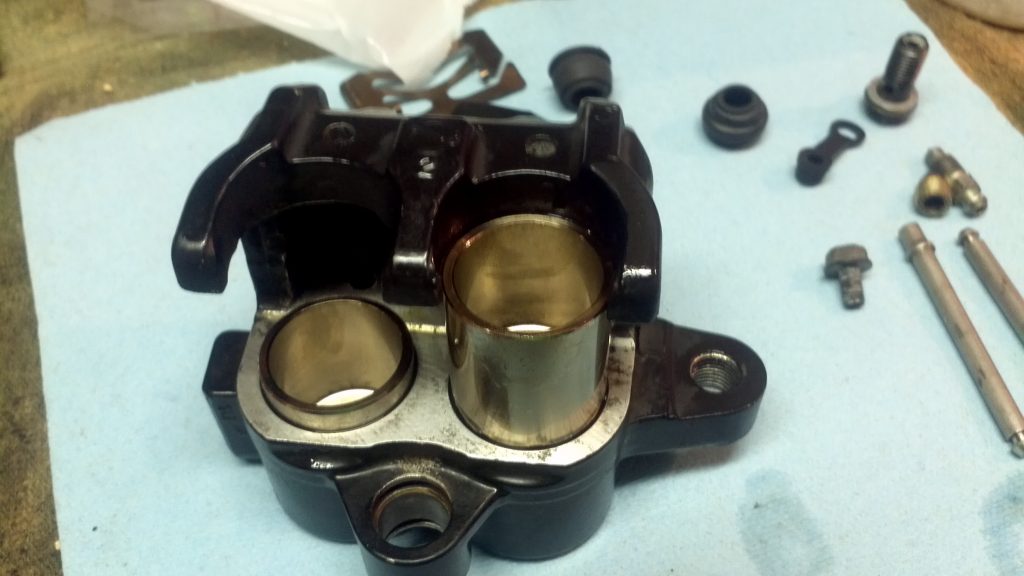 Brake Caliper - Pistons installation